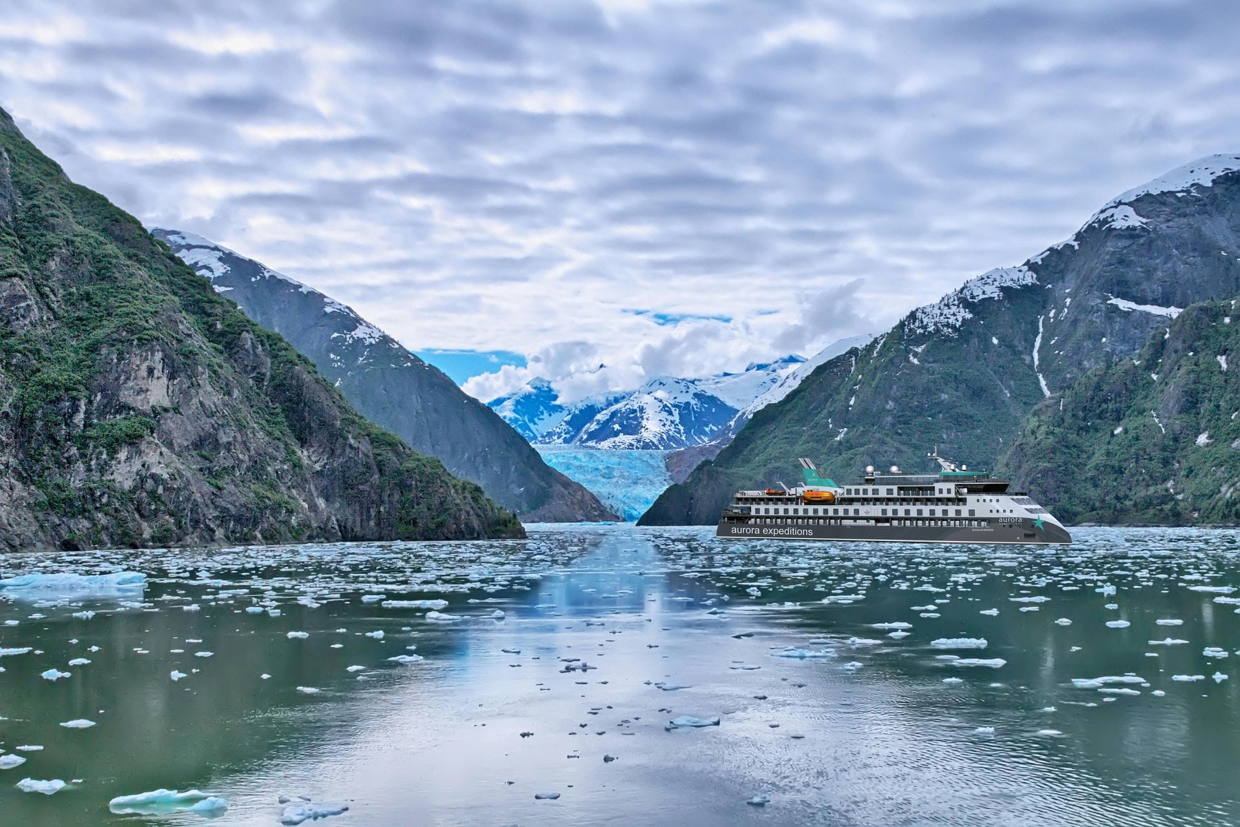 Polarkreuzfahrt mit der Douglas Mawson: Kleine Expeditionsgruppe, intensive Landgänge, moderne Technik und inspirierende Reisen in Arktis oder Antarktis.